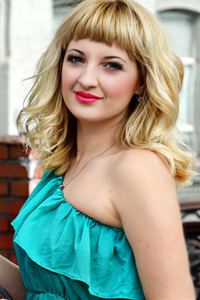 Yuliya 28 years old Ukraine Dnipro, Russian bride profile, meetbrides.online