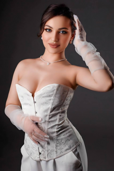 Yana 21 years old Ukraine Kyiv, Russian bride profile, meetbrides.online