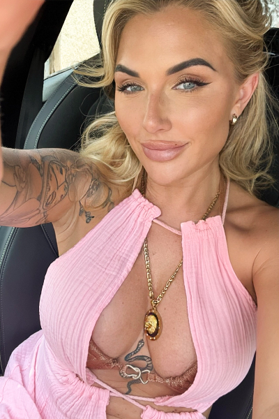 Laura, 44