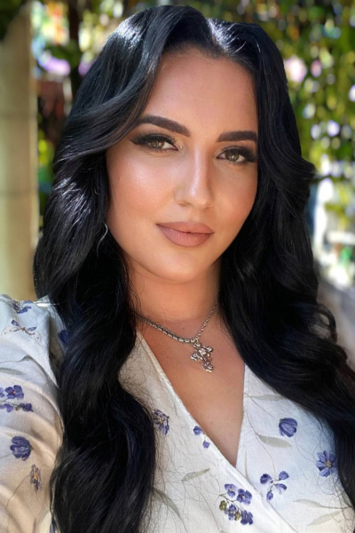 Zhanna, 33