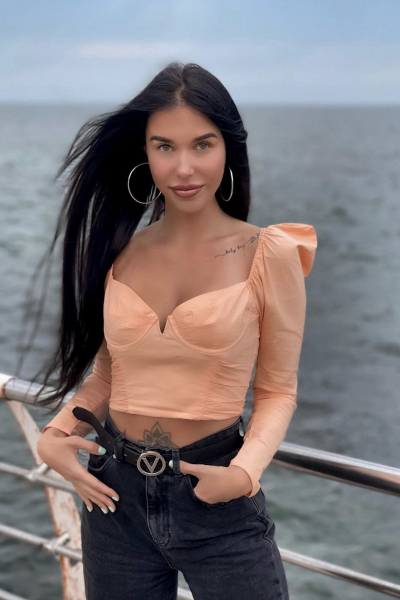Viktoriya, 37