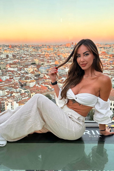 Diana, 37