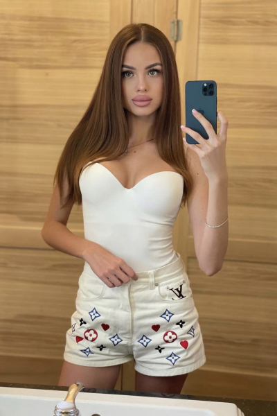 Elizaveta, 27