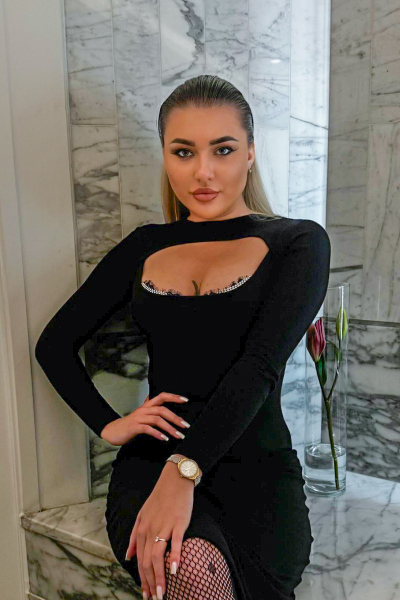 Angelina, 23